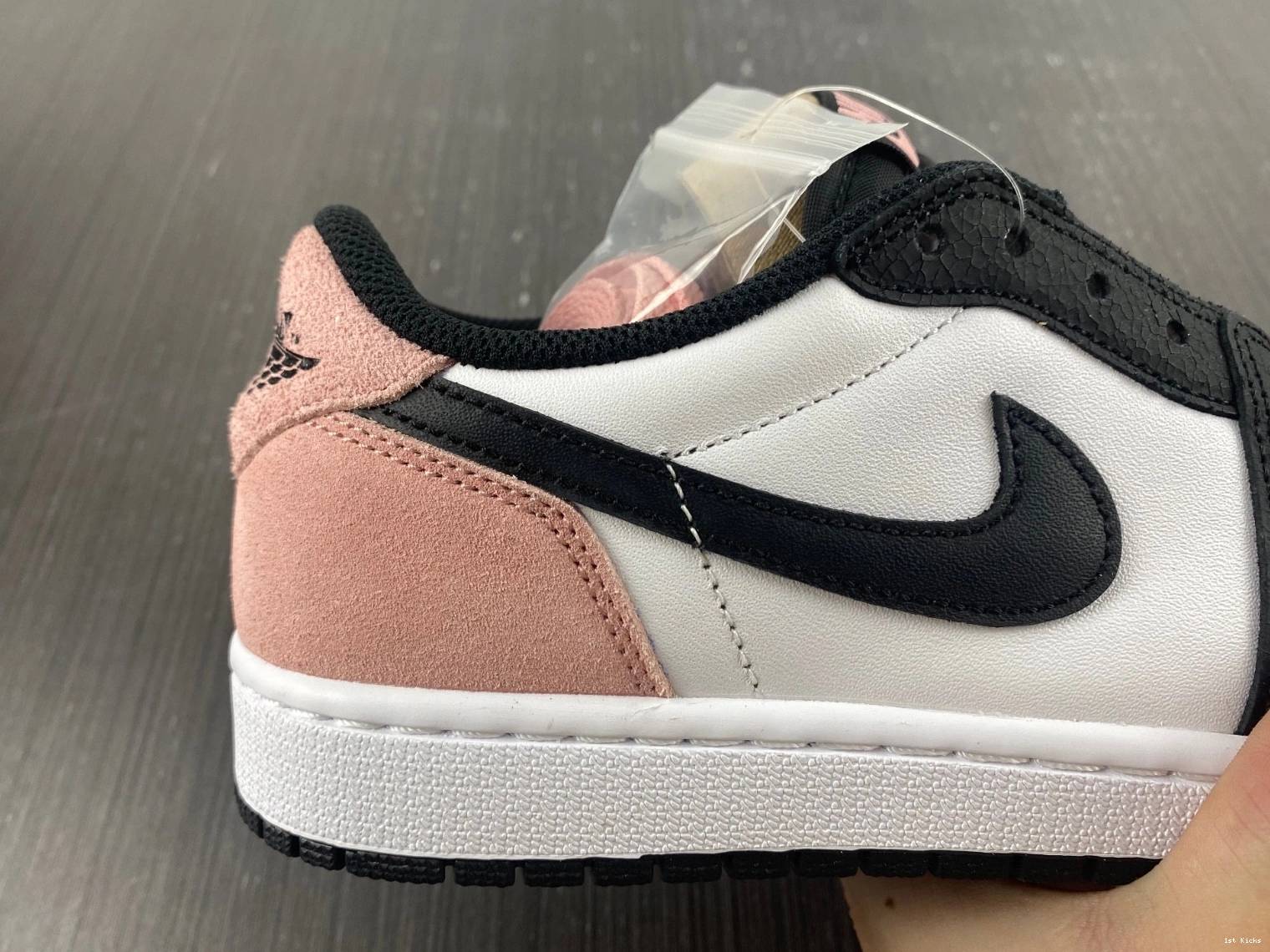 OG Bleached Low - Coral 1 CZ0790-061 Jordan 0107